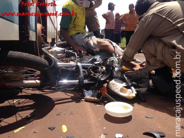 Maracaju: Colisão entre motocicleta e ônibus deixa vítima com fratura de fêmur Maracaju: Colisão entre motocicleta e ônibus deixa vítima com fratura de fêmur
