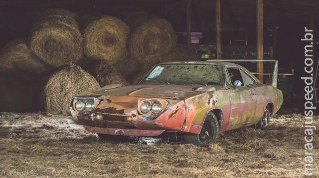 Carro enferrujado e abandonado pode sair por R$ 685 mil em leilão