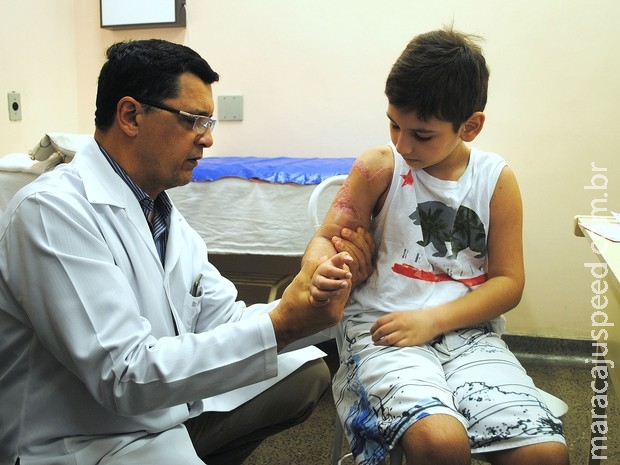Criança de 6 anos passa por 15 cirurgias para reimplantar braço no RJ Criança de 6 anos passa por 15 cirurgias para reimplantar braço no RJ
