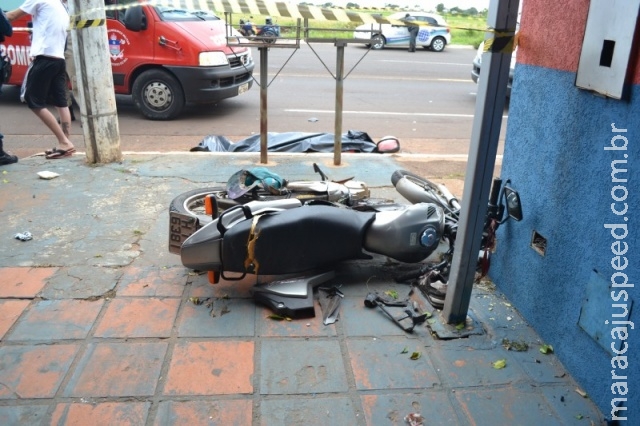 Carro fura sinal e atropela ciclista de 40 anos, que morre no hospital