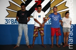 Golf rebaixado chama atenção e PM prende quatro com 811 kg de maconha