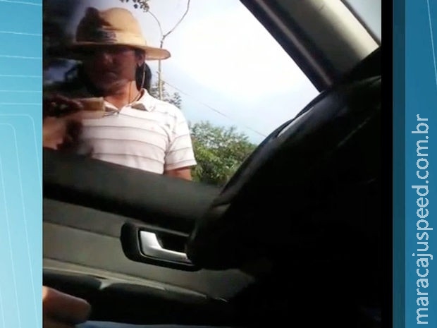Índios cobram pedágio de até R$ 100 em rodovia de MT Índios cobram pedágio de até R$ 100 em rodovia de MT