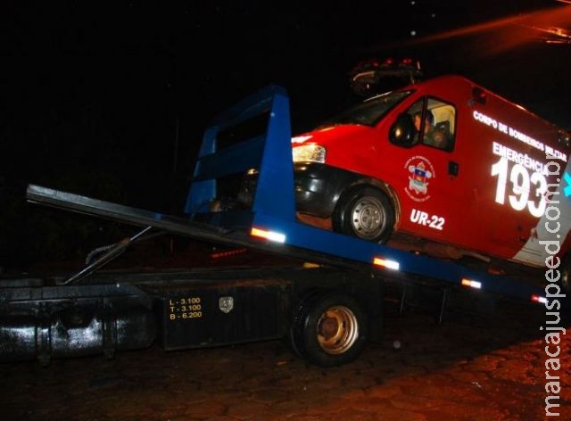 Viatura do Corpo de Bombeiros quebra durante deslocamento para ocorrência Viatura do Corpo de Bombeiros quebra durante deslocamento para ocorrência