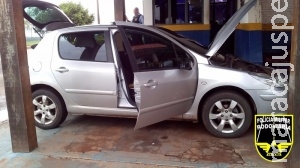 Polícia apreende 25 kg de cocaína escondida em tanque de combustível de Peugeot