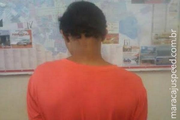 Pai entrega adolescente para polícia depois de encontrar maconha no quarto