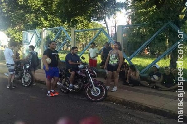 Após roubo a banco, acadêmicos têm entrada barrada no campus da UFMS Após roubo a banco, acadêmicos têm entrada barrada no campus da UFMS