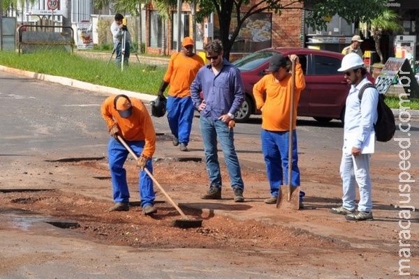 Sem receber, empresas ameaçam parar tapa-buraco a partir do dia 1º Sem receber, empresas ameaçam parar tapa-buraco a partir do dia 1º