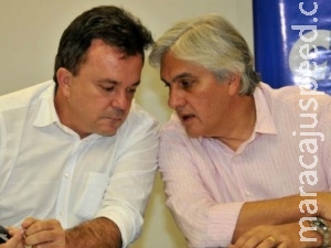 Na mira da Lava-Jato, Delcídio e Loubet podem ter mandatos cassados Na mira da Lava-Jato, Delcídio e Loubet podem ter mandatos cassados