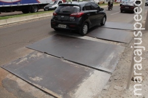 Além dos buracos, obra inacabada é risco para motoristas na Zahran Além dos buracos, obra inacabada é risco para motoristas na Zahran
