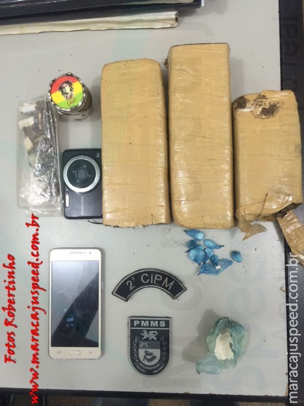 Maracaju: PM fecha boca de fumo e apreende três tabletes de maconha e porção de cocaína Maracaju: PM fecha boca de fumo e apreende três tabletes de maconha e porção de cocaína