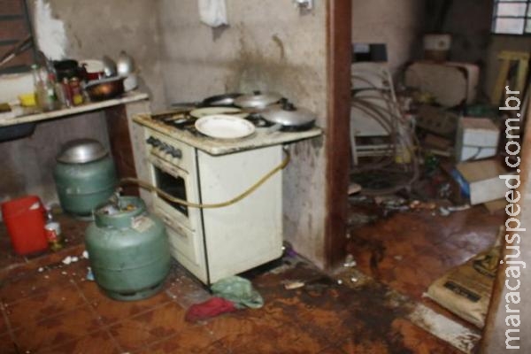 Morador é encontrado agonizando dentro de casa em Campo Grande Morador é encontrado agonizando dentro de casa em Campo Grande
