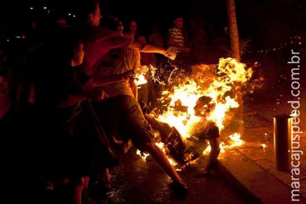 Ex-marido coloca fogo no próprio corpo e arromba casa para tentar incendiar mulher