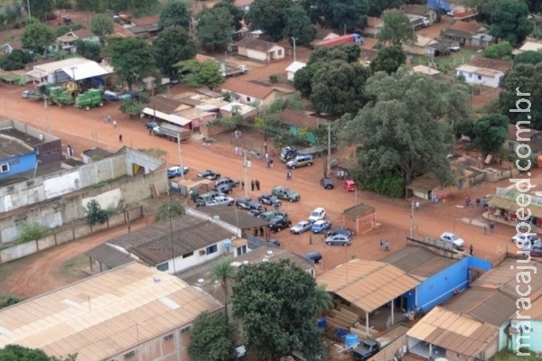 Moradores protestam contra projeto que regulariza lotes da Itamarati Moradores protestam contra projeto que regulariza lotes da Itamarati
