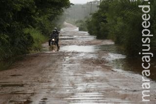 Estradas ruins fazem produtores gastar até 20% mais com frete em MS Estradas ruins fazem produtores gastar até 20% mais com frete em MS