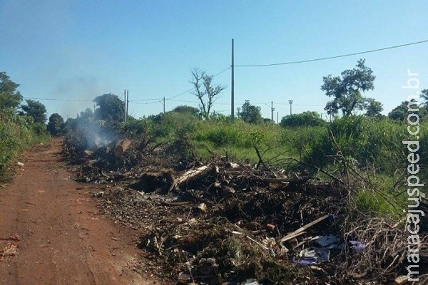 Moradores reclamam de lixão no Monte Líbano Moradores reclamam de lixão no Monte Líbano