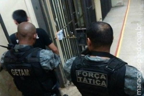 Preso tenta simular suicídio em cela para fuga em massa de delegacia Preso tenta simular suicídio em cela para fuga em massa de delegacia