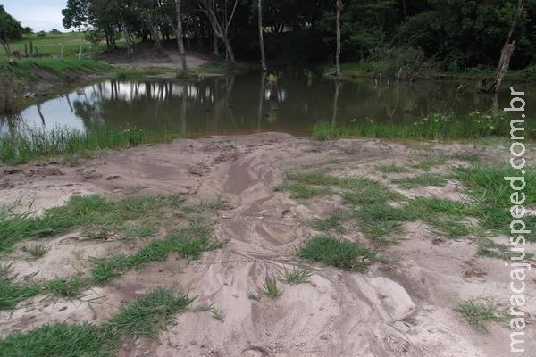 PMA autua em R$ 15 mil por erosões, com destruição de nascentes e matas ciliares e assoreamento de córrego PMA autua em R$ 15 mil por erosões, com destruição de nascentes e matas ciliares e assoreamento de córrego