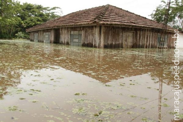 Chuvas intensas dão trégua e Rio Aquidauana já baixou 19cm Chuvas intensas dão trégua e Rio Aquidauana já baixou 19cm