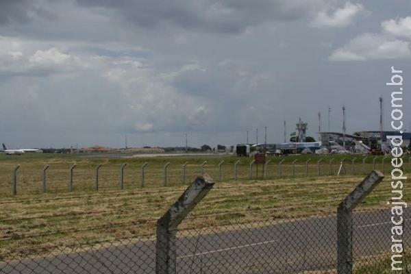 Avião apresenta problemas durante pouso e interdita pista do Aeroporto Internacional Avião apresenta problemas durante pouso e interdita pista do Aeroporto Internacional