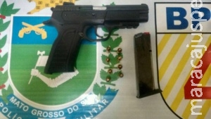 PM recupera dois veículos e prende homem com pistola 9mm PM recupera dois veículos e prende homem com pistola 9mm