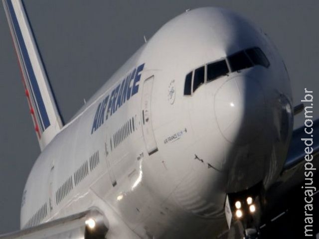 Avião da Air France com corpo no trem de pouso teria passado por África antes do Brasil Avião da Air France com corpo no trem de pouso teria passado por África antes do Brasil