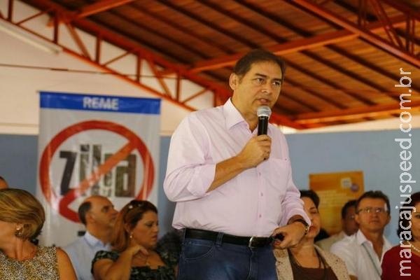 Ao lado de ministra, Bernal diz a crianças que não teme sugismundos Ao lado de ministra, Bernal diz a crianças que não teme sugismundos