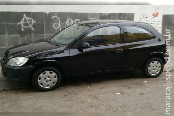 Estudante é sequestrada e mantida em porta-malas de carro durante assalto Estudante é sequestrada e mantida em porta-malas de carro durante assalto