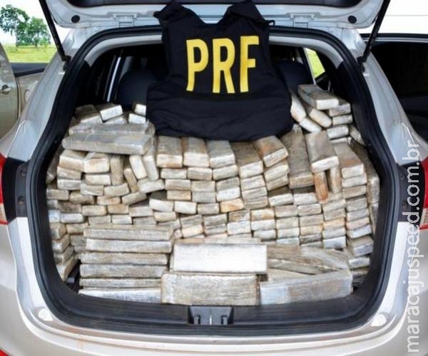 Helicóptero da polícia apreende 820 quilos de maconha 