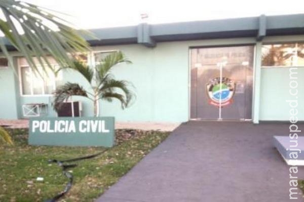 Homem quebra dedos de esposa e diz à polícia que foi queda de bicicleta