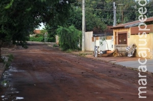Moradores filmam rua "problema" no Otávio Pecora novamente alagada Moradores filmam rua "problema" no Otávio Pecora novamente alagada