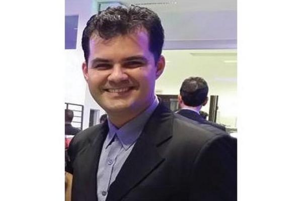 Médico mencionou arma à esposa antes de ser encontrado morto em BMW
