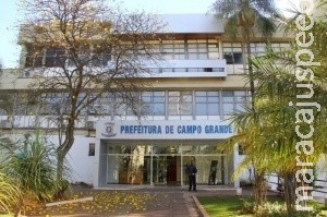 Secretarias fazem jogo de empurra sobre contratações suspeitas Secretarias fazem jogo de empurra sobre contratações suspeitas