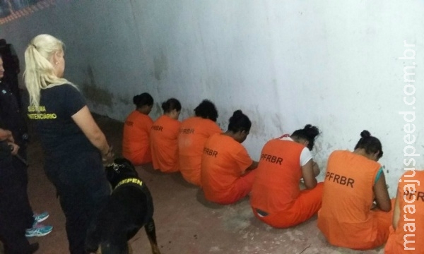 Detentas se revoltam com apreensão de celulares em presídio Detentas se revoltam com apreensão de celulares em presídio