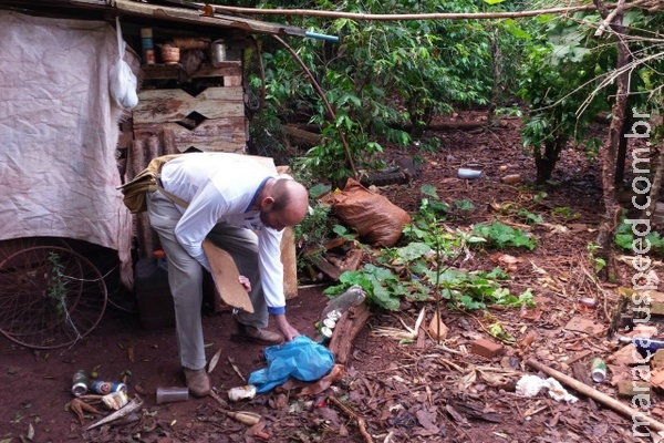 Sem coleta de lixo, aldeias têm surto de dengue Sem coleta de lixo, aldeias têm surto de dengue