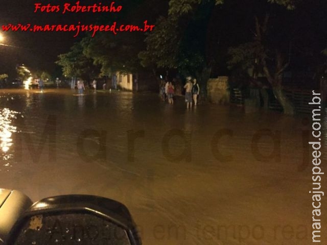 Maracaju: Moradores de bairros e vilas sofrem com intensas chuvas e clamam por solução por parte do executivo Maracaju: Moradores de bairros e vilas sofrem com intensas chuvas e clamam por solução por parte do executivo