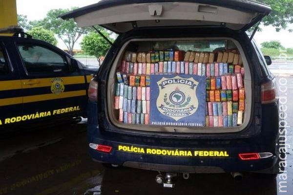 PRF prende motorista com quase meia tonelada de cocaína em caminhão PRF prende motorista com quase meia tonelada de cocaína em caminhão