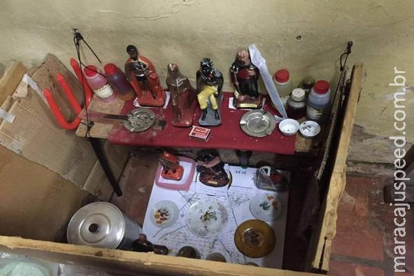 Menino torturado por tios em rituais teve o braço quebrado e "sarou em casa" Menino torturado por tios em rituais teve o braço quebrado e "sarou em casa"