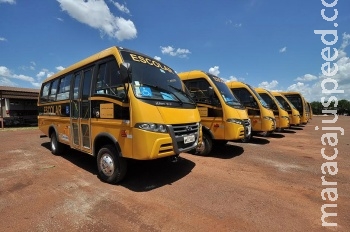 Para atender alunos, transportes escolares percorrem 10 mil km Para atender alunos, transportes escolares percorrem 10 mil km