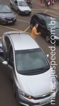 VÍDEO: Manifestantes brindam ações da PF com hino nacional na Afonso Pena VÍDEO: Manifestantes brindam ações da PF com hino nacional na Afonso Pena