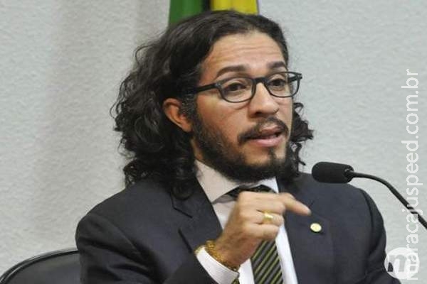 Jean Wyllys diz que foi agredido por antipetistas no Aeroporto de Campo Grande Jean Wyllys diz que foi agredido por antipetistas no Aeroporto de Campo Grande