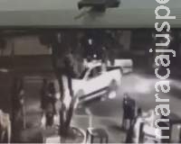 VÍDEO: mulheres são atropeladas em canteiro de avenida em MS
