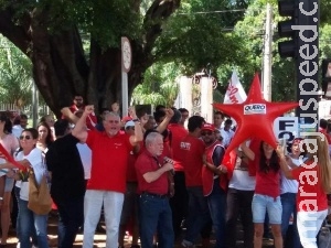 Petistas culpam mídia e repudiam ação do Judiciário contra ex-presidente Lula Petistas culpam mídia e repudiam ação do Judiciário contra ex-presidente Lula