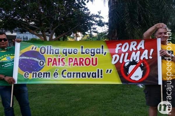 Poucos políticos aparecem no protesto de Campo Grande contra governo petista Poucos políticos aparecem no protesto de Campo Grande contra governo petista