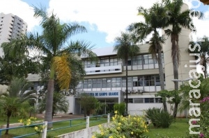 Contratos milionários bancam até instrutor de circo e manicure Contratos milionários bancam até instrutor de circo e manicure