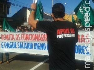 Estado e 45 municípios cumprem piso dos professores, diz federação Estado e 45 municípios cumprem piso dos professores, diz federação