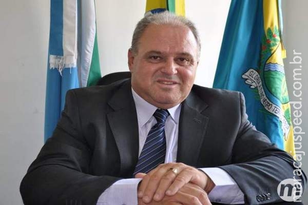 Vereadores abrem CPI contra prefeito que trocou esposa por secretária municipal Vereadores abrem CPI contra prefeito que trocou esposa por secretária municipal