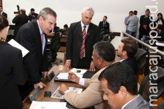 Vetos do governador expõem racha entre deputados da base