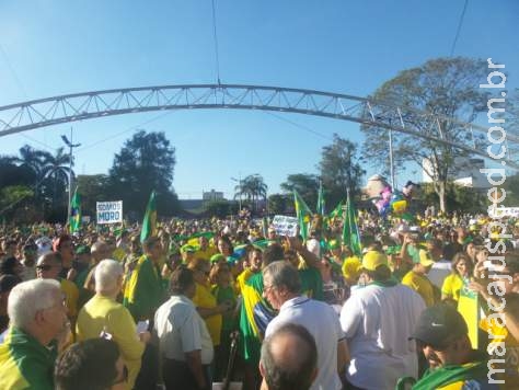 Dez mil pessoas vão às ruas pelo impeachment na 2ª maior cidade de MS Dez mil pessoas vão às ruas pelo impeachment na 2ª maior cidade de MS