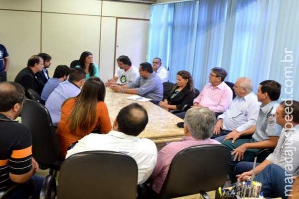 Servidores reclamam de sindicalismo pelego e aguardam interlocutor Servidores reclamam de sindicalismo pelego e aguardam interlocutor