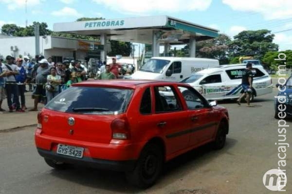 Dupla de pistoleiros em moto executa homem com 9 tiros de pistola